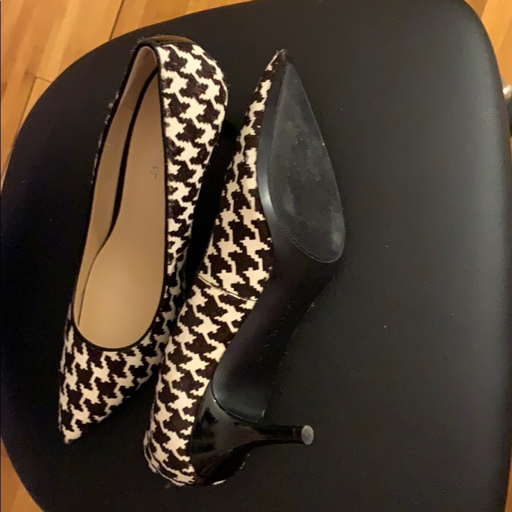 Shoes - Picture 2 of 4